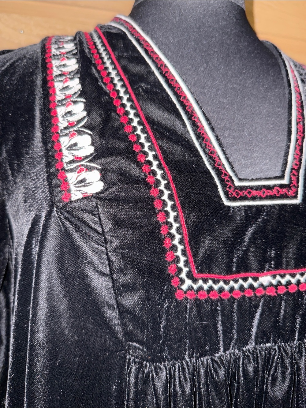 Black Velvet Boho Dress with Red & White Embroidery pockets size EU34 : US 2/4 - Picture 3 of 15